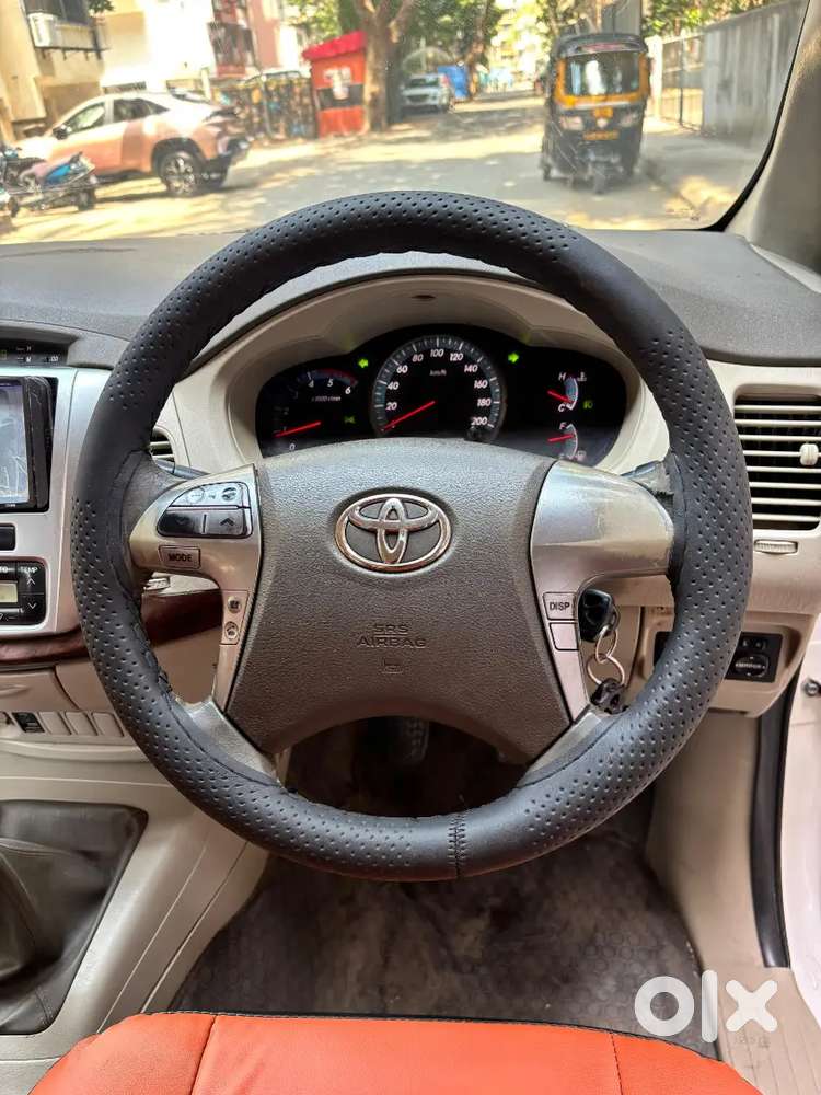 Toyota Innova 2014 V