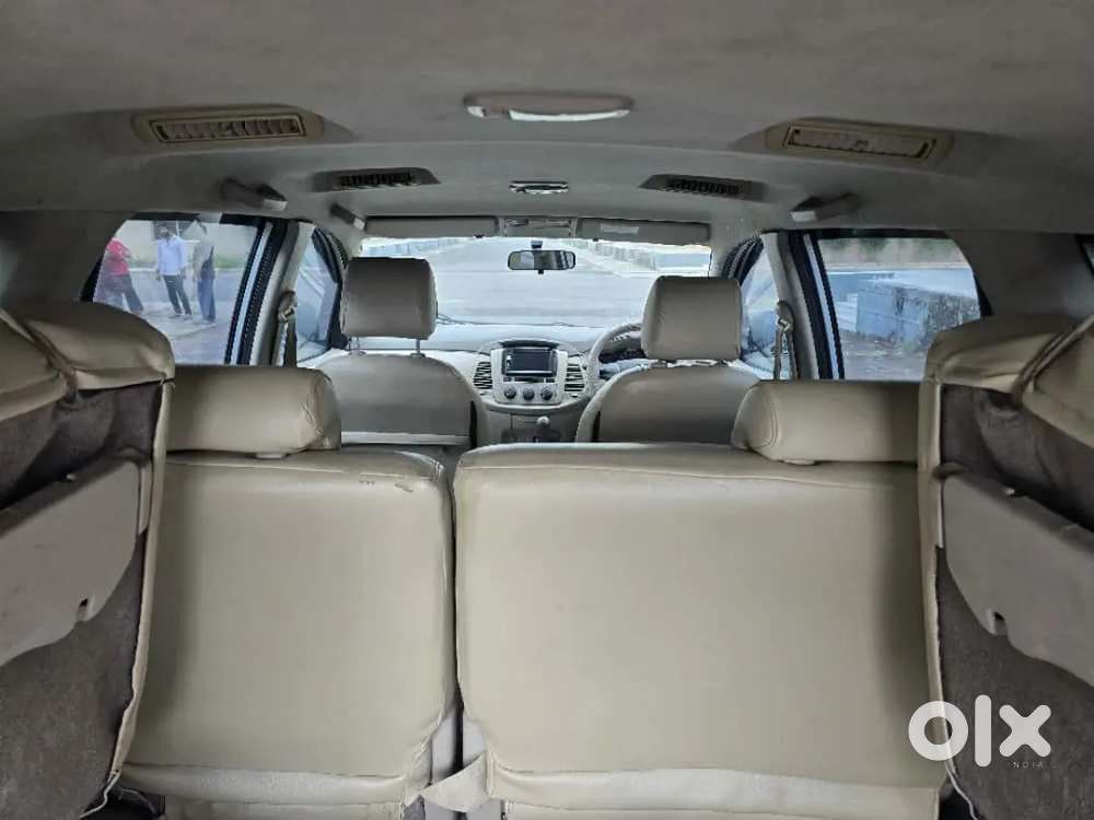 Toyota Innova 2012