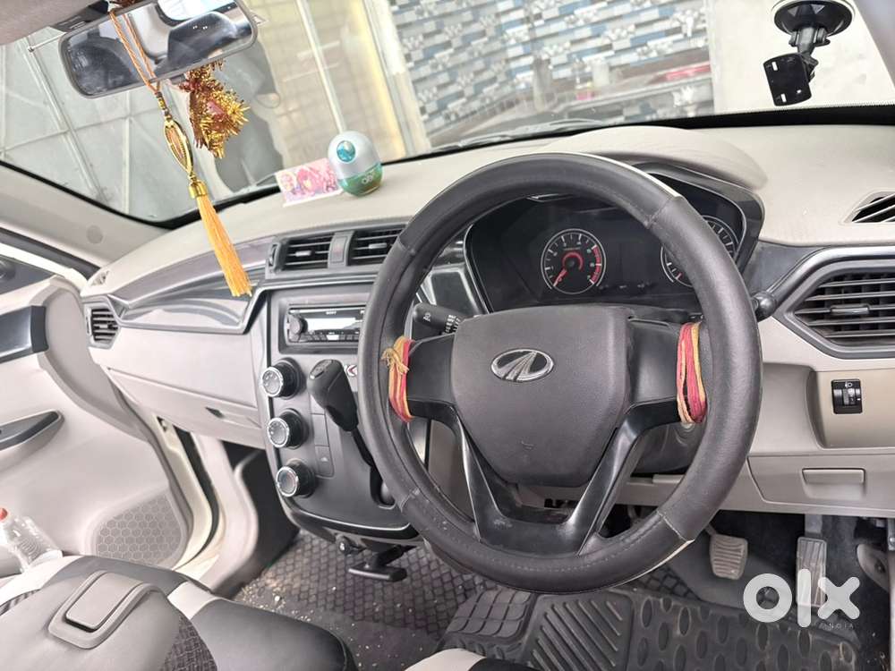 Mahindra Kuv100 Nxt 2016 Petrol 6seater Car