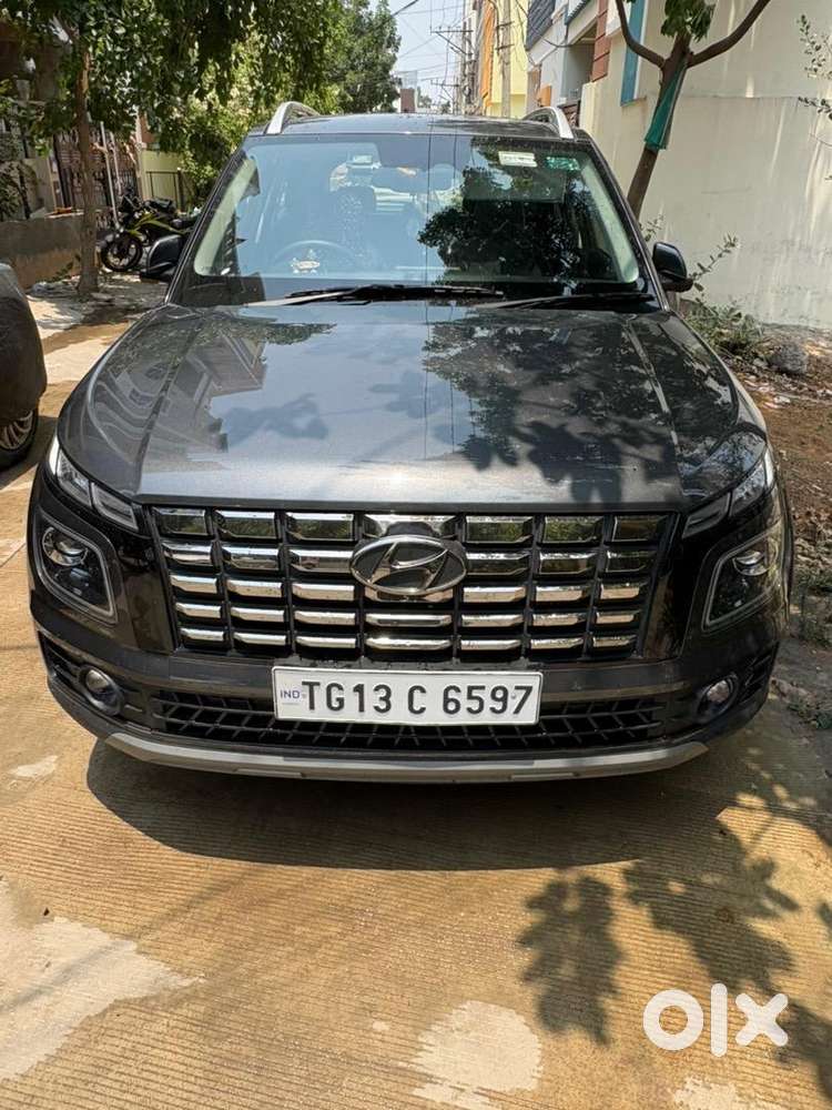 Hyundai Venue 2025 Petrol 32000 Km Driven