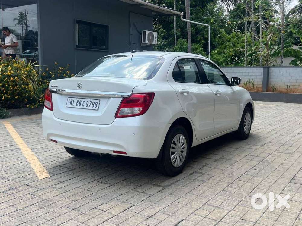 Maruti Suzuki Dzire 1.2 Vxi, 2022, Petrol