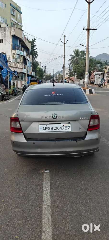 Skoda Rapid 1.6 Ambition 2013