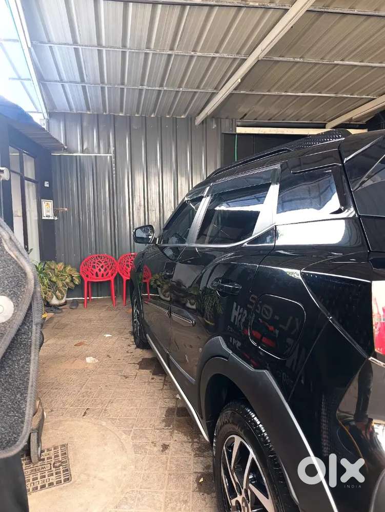 Mahindra Xuv3x0 Ax5 Mt Petrol