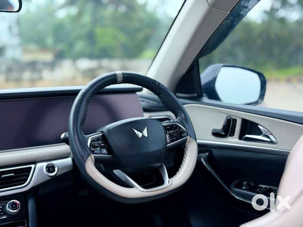 Mahindra Xuv700 2.2 Ax 7 Diesel At Luxury Pack Str Awd, 2022, Diesel