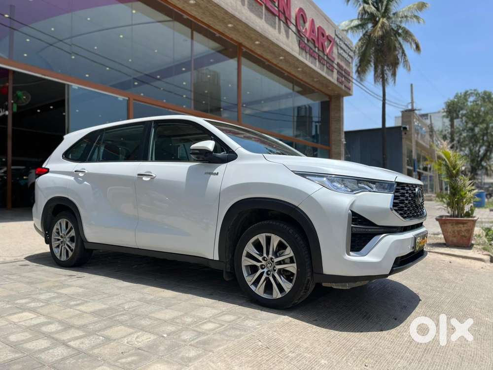 Toyota Innova Hycross 2.0 Zx (o) Hybrid 7 Str, 2023, Petrol
