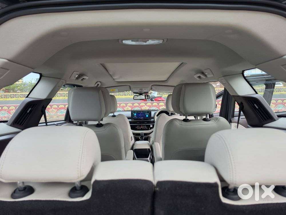 Tata Safari Accomplished Plus 6 Str Dual Tone, 2025, Diesel