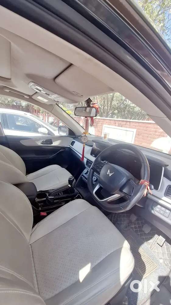 Mahindra Xuv700 2022 Diesel 33500 Km Driven