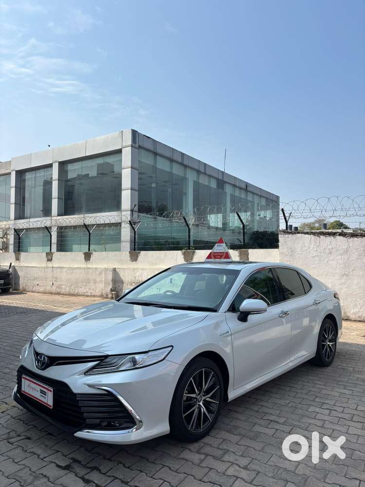 Toyota Camry 2.5 Hybrid, 2024