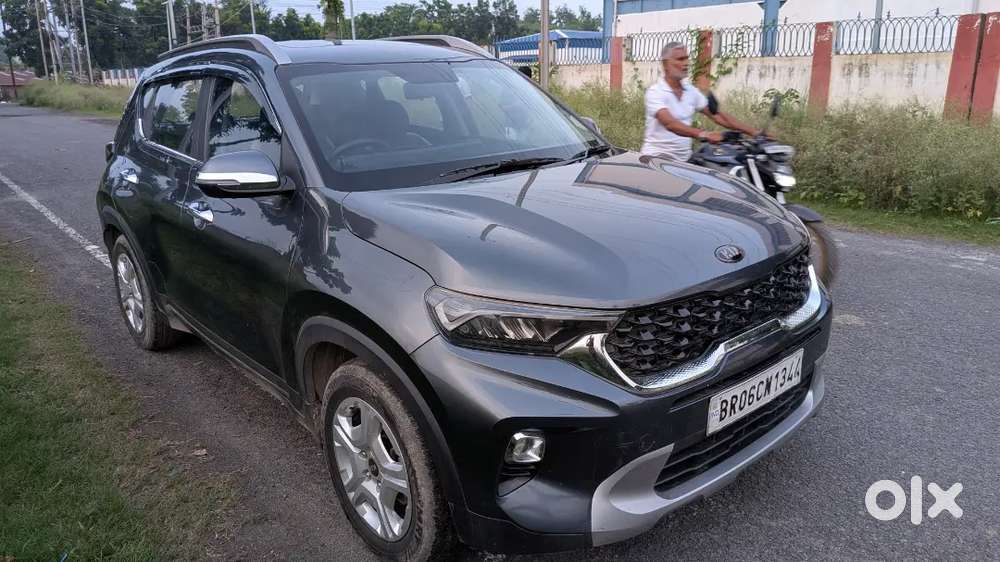 Kia Sonet
Model - 2020 December 
Fuel - Diesel
Sunroof Available