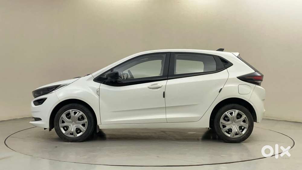 Tata Altroz Xm (s) Petrol, 2025, Petrol
