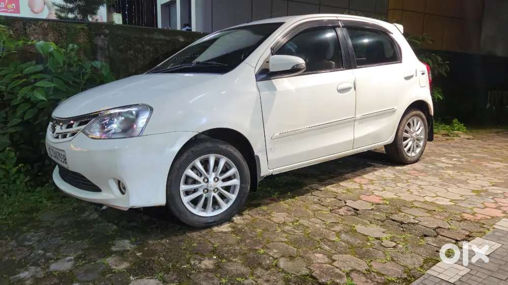 Toyota Etios Liva 2013(v)