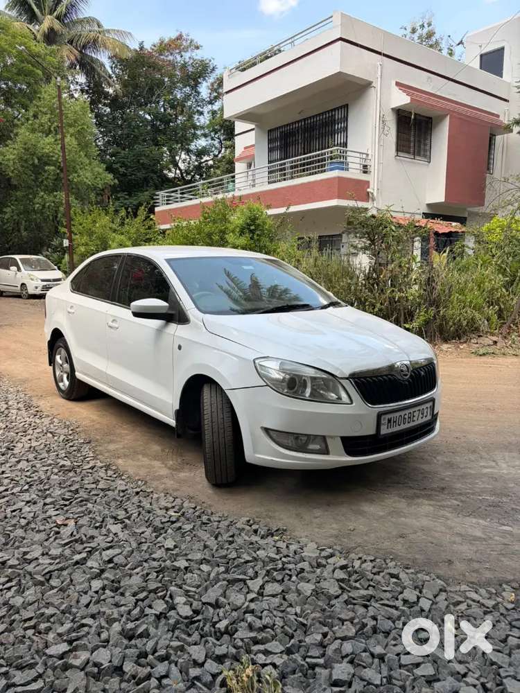 Skoda Rapid Elegance 2014 Diesel Car Well Maintained