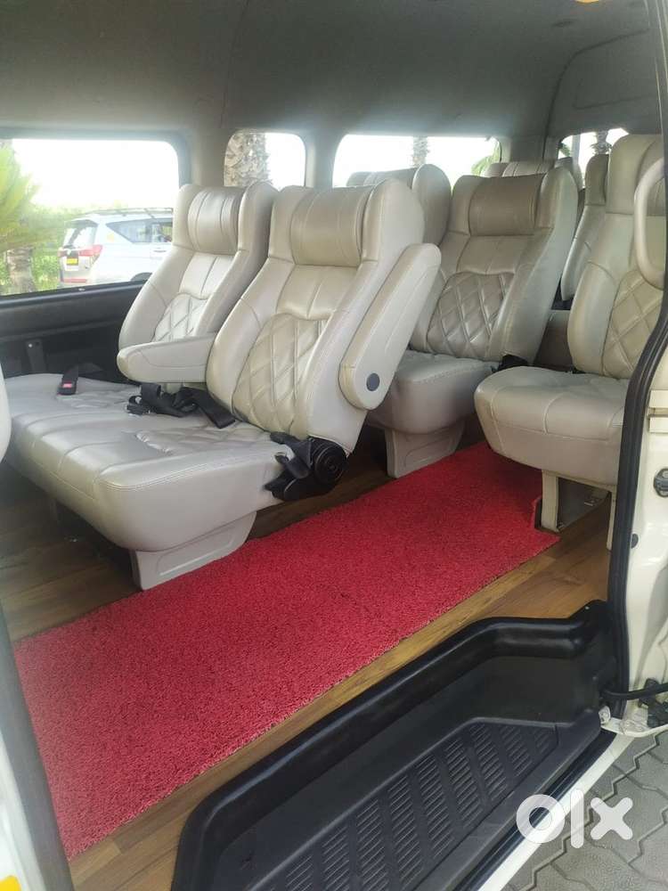 Toyota Hiace 2016 Diesel 125000 Km Driven