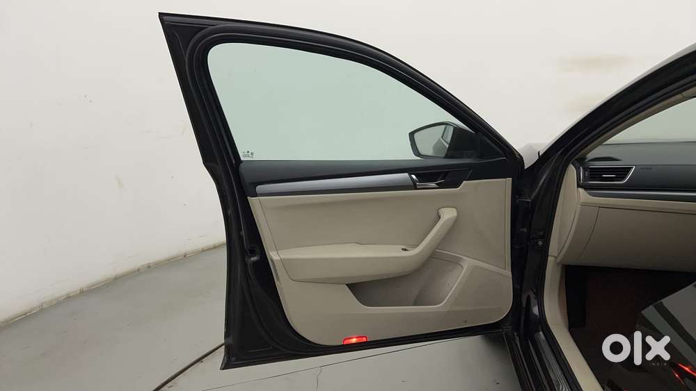 Skoda Superb Style 1.8 Tsi At, 2018, Petrol