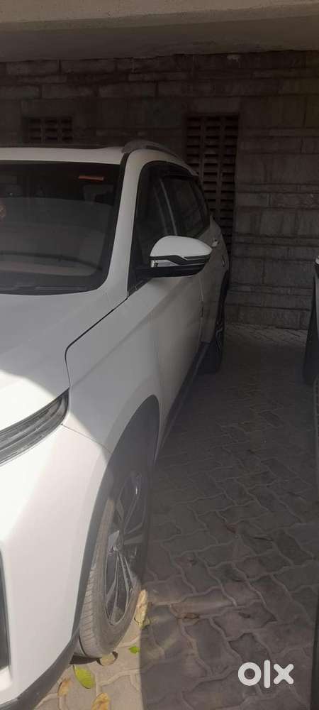 Mg Hector Plus 2024