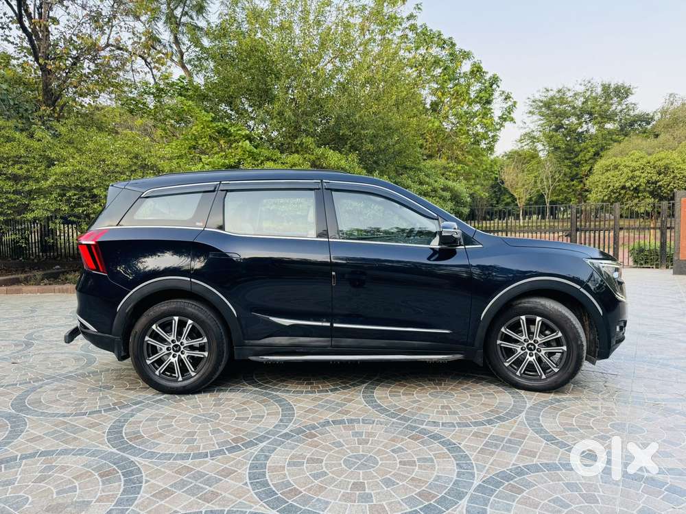 Mahindra Xuv700 2.0 Ax 7 Petrol Mt Str, 2025, Petrol