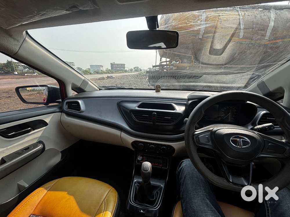 Single Handede Tata Altroz Xe Petrol (2021)  45k Km  Red Color