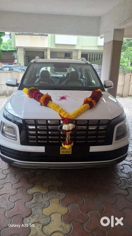 Hyundai Venue 2025 Petrol 4500 Km Driven