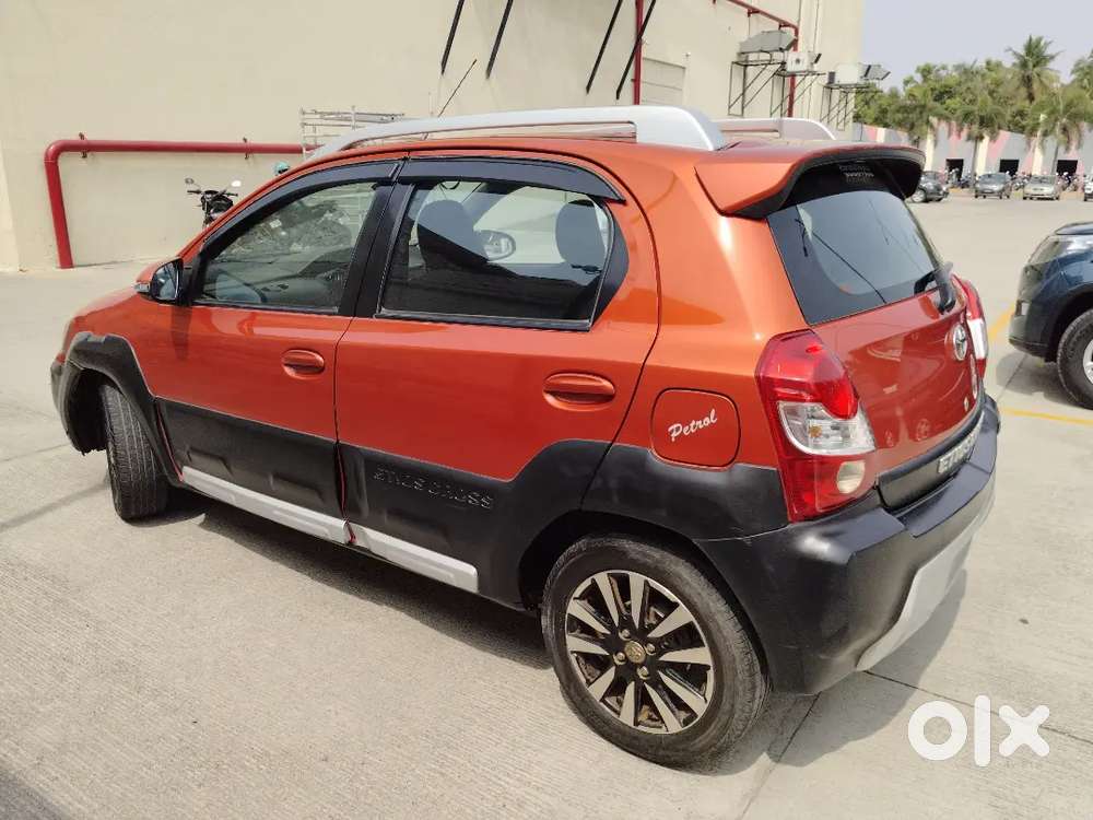 **toyota Etios Liva Cross 2015 – Sporty Orange – Excellent Condition**