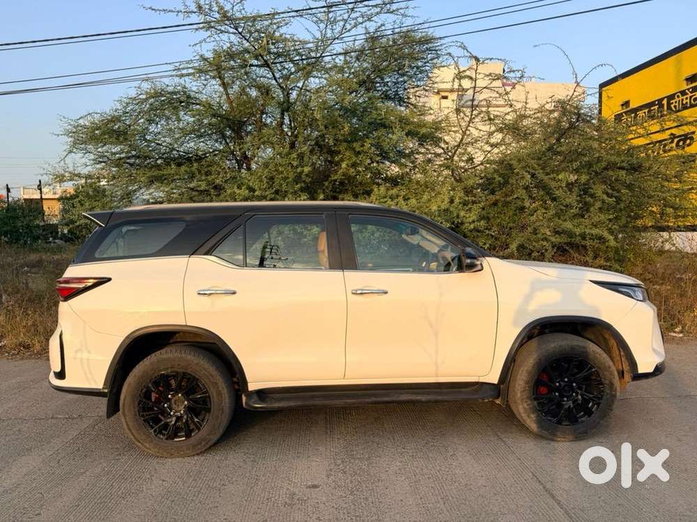 Toyota Fortuner Legender