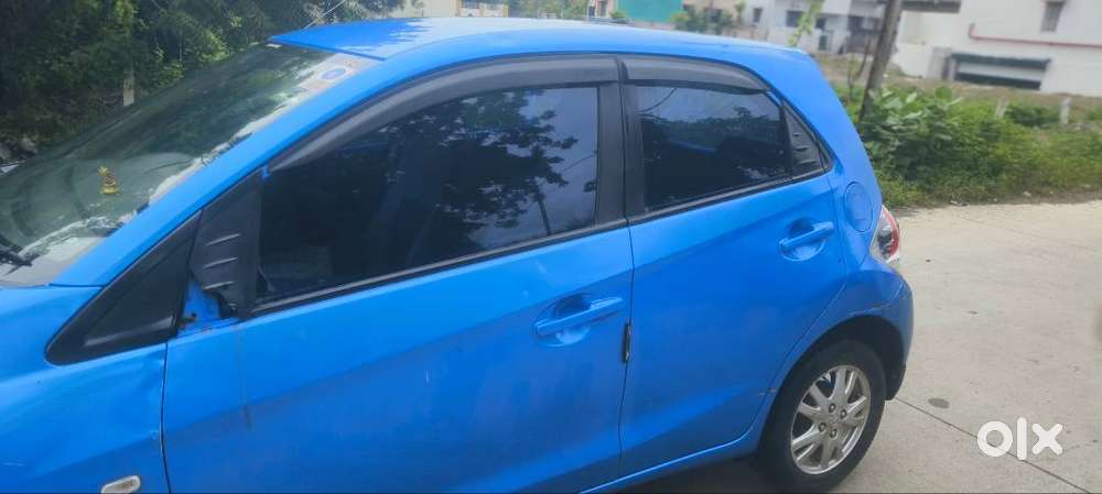 Honda Brio V Mt-732 2012 Car