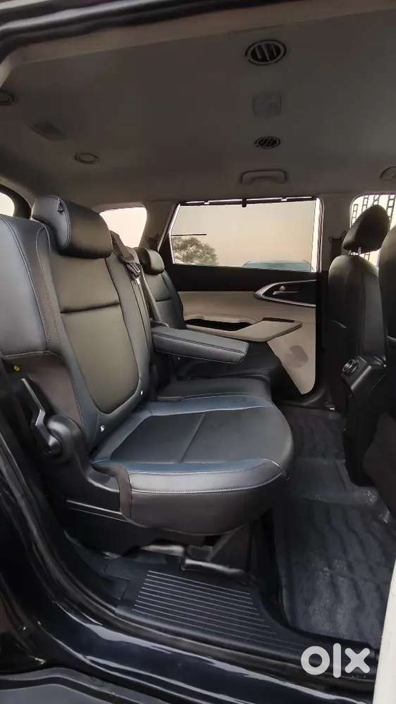 Kia Carens 2024 Petrol Well Maintained