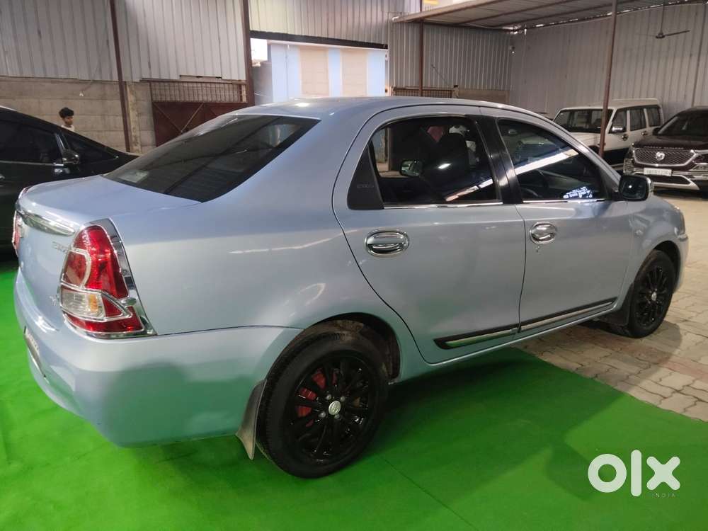 Toyota Etios V, 2011, Petrol