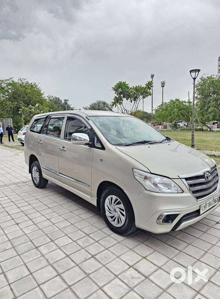 Toyota Innova 2.5 G (diesel) 8 Seater Bs Iv, 2016, Diesel