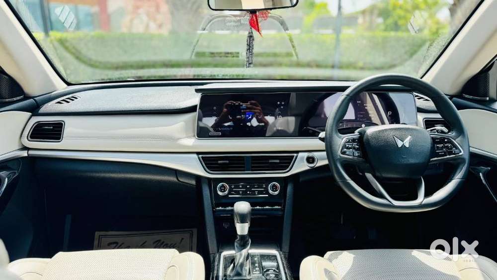 Mahindra Xuv700 2.2 Ax 7 Diesel At Luxury Pack Str, 2025, Diesel