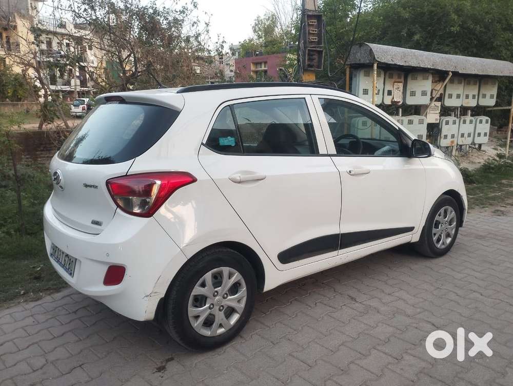 Hyundai Grand I10 2013-2016 Sportz, 2015, Petrol