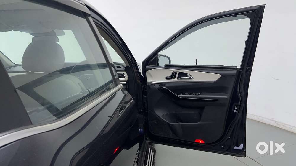 Mahindra Xuv700 2.0 Ax 7 Petrol At Luxury Pack Str, 2022, Petrol