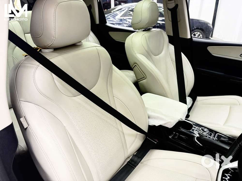Mahindra Xuv700 2.0 Ax 7 Petrol At Str, 2022, Petrol