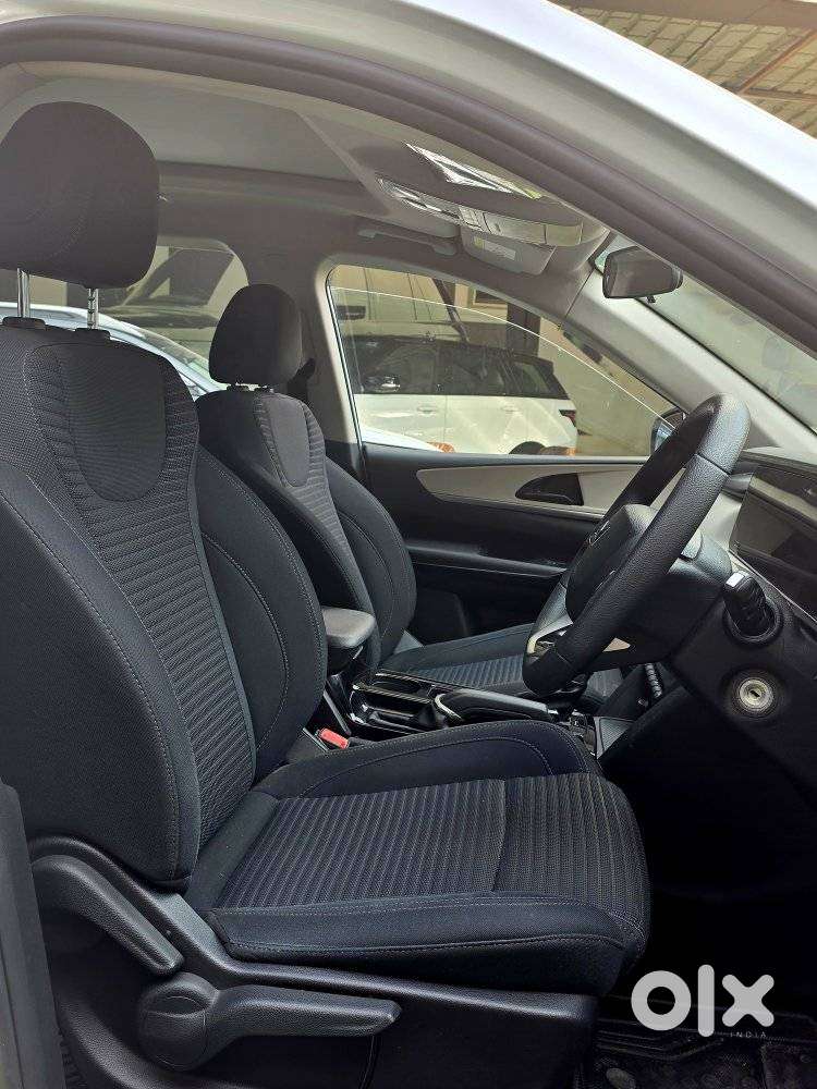 Mahindra Xuv700 2.2 Ax 5 Diesel At 7 Str, 2024, Diesel