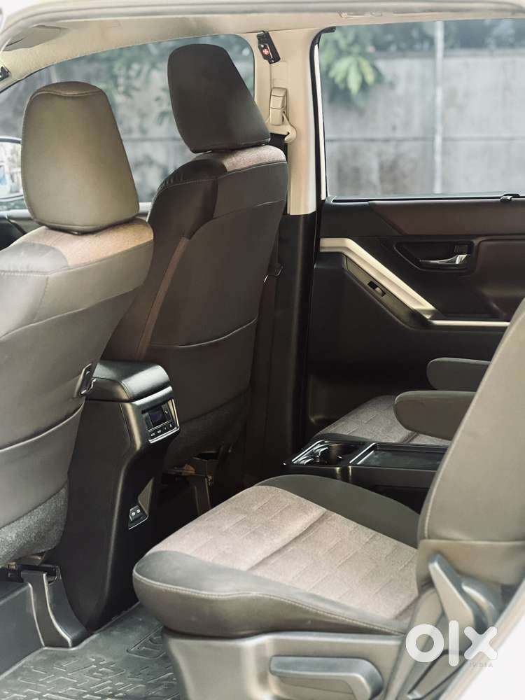 Toyota Innova Hycross 2.0 Vx Hybrid 7 Str, 2023, Petrol