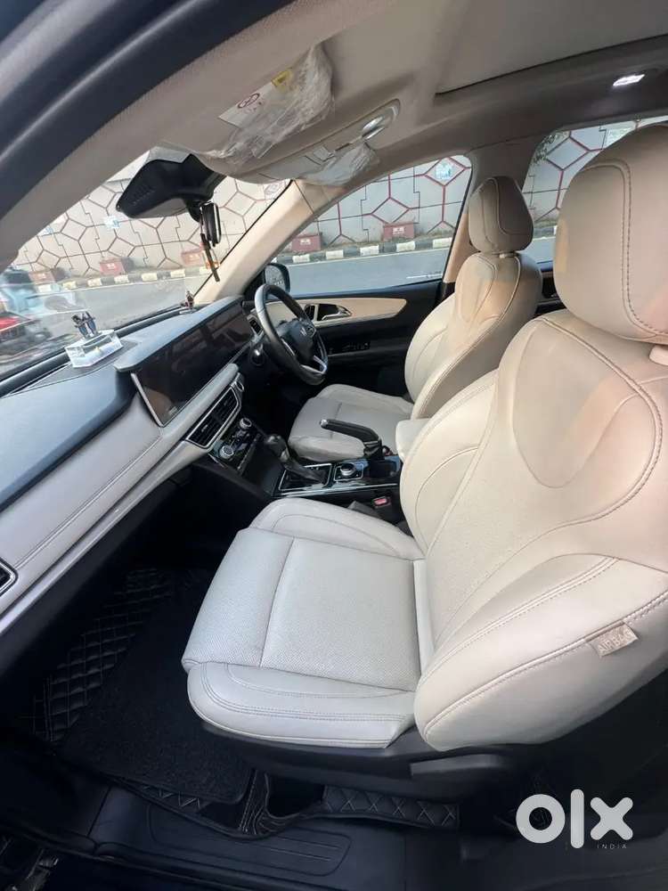 Xuv Ax7 Petrol 7 Seater