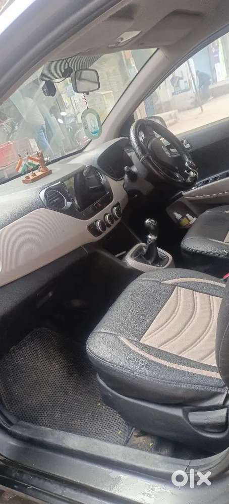 Hyundai Grand I10 Sportz 2015  Mileage 30 Km On Cng