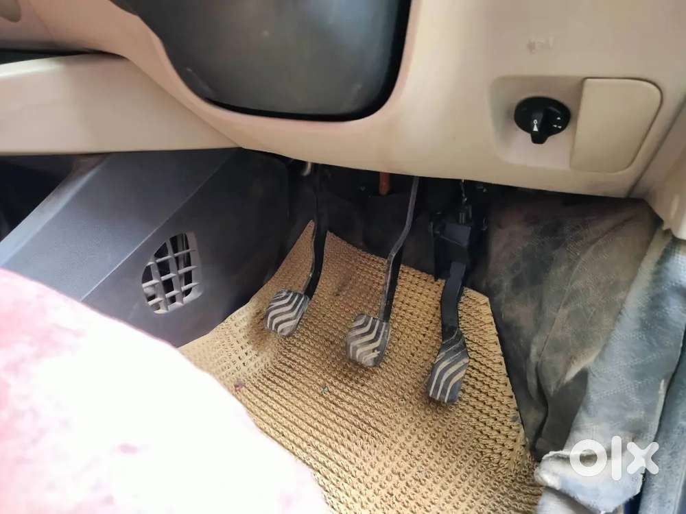 Renault  Triber 4 Naya New Battery Side Mirror Tuta Hua Hai Bus