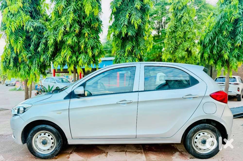 Tata Tiago Xe, 2017, Petrol