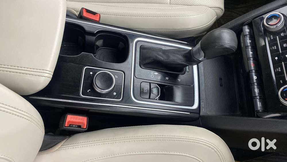 Mahindra Xuv700 2.2 Ax 7 Diesel At Luxury Pack Str Awd, 2022, Diesel