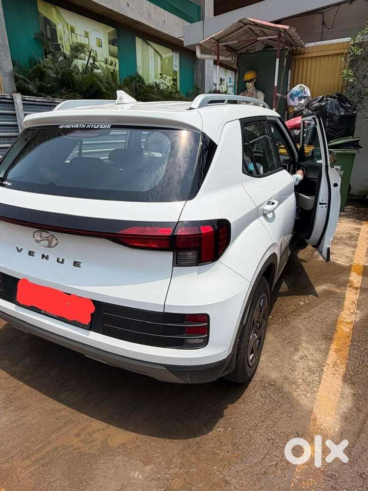 Hyundai Venue 2024 Diesel Well Maintained