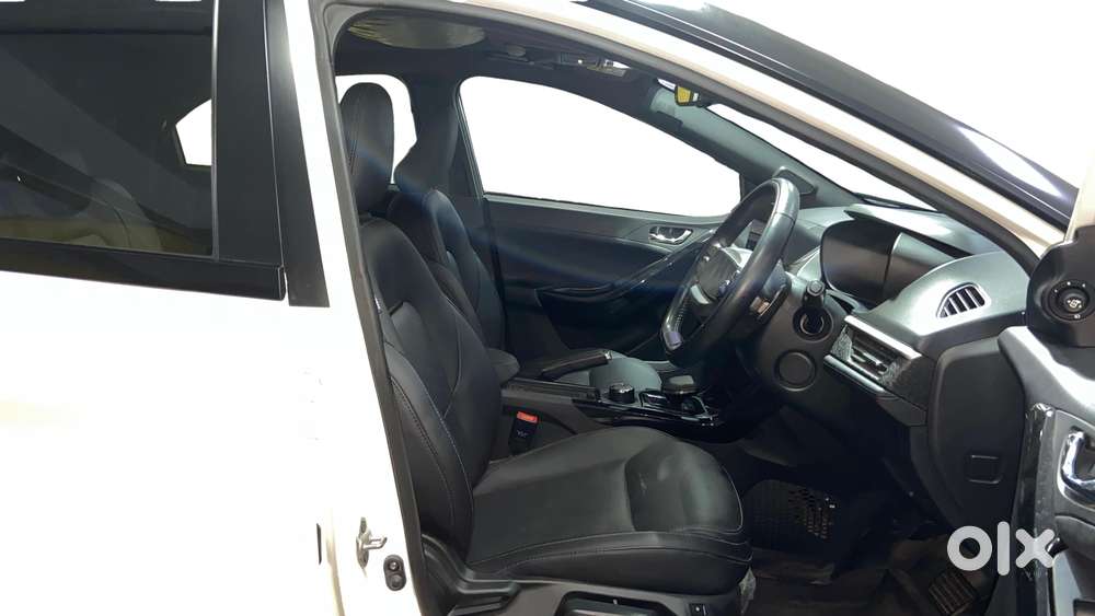Tata Nexon Fearless Plus S Purple 1.5 Revotorq Diesel 6amt Dual Tone..