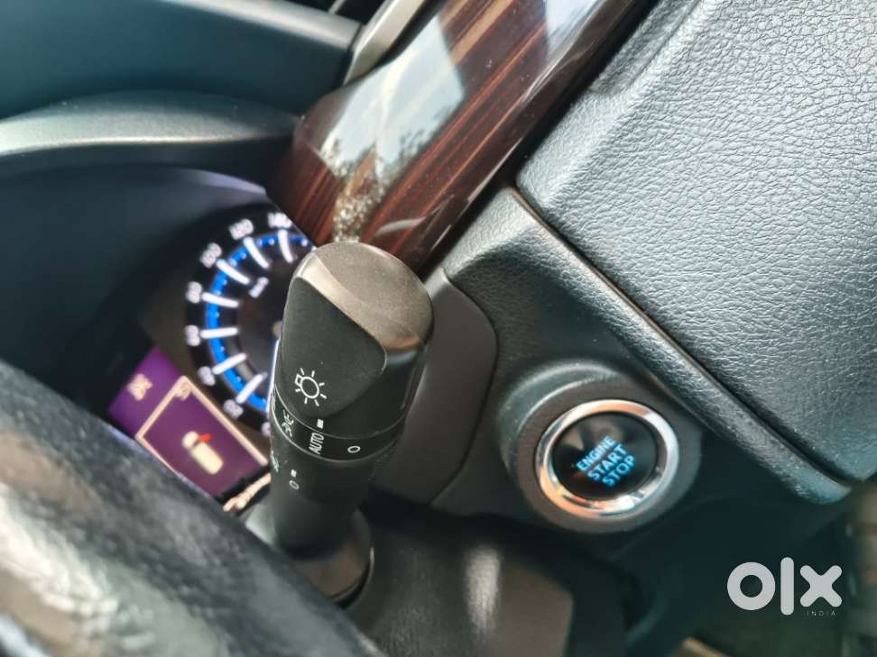 Toyota Innova Crysta 2.4 V, 2016, Diesel