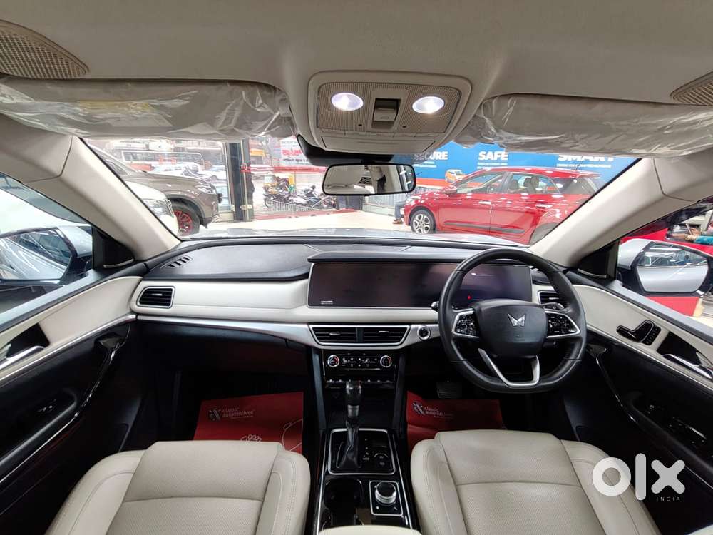 Mahindra Xuv700 2.2 Ax 7 Diesel At Luxury Pack Str Awd, 2022, Diesel
