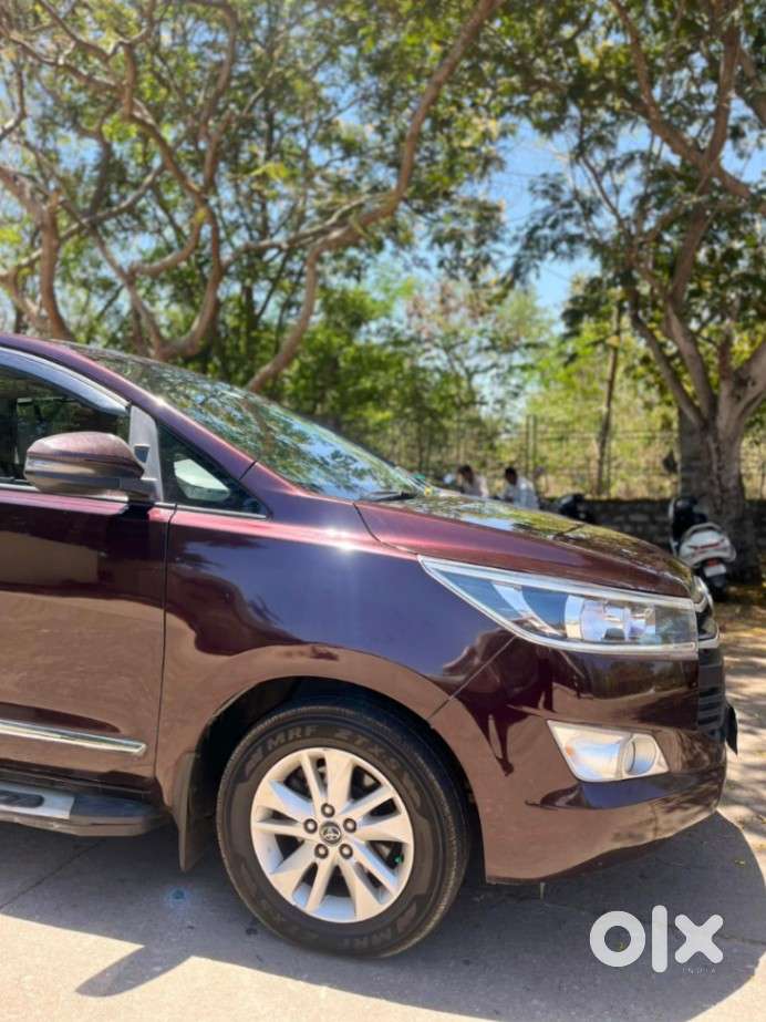 Toyota Innova Crysta 2.4 G Mt, 2017