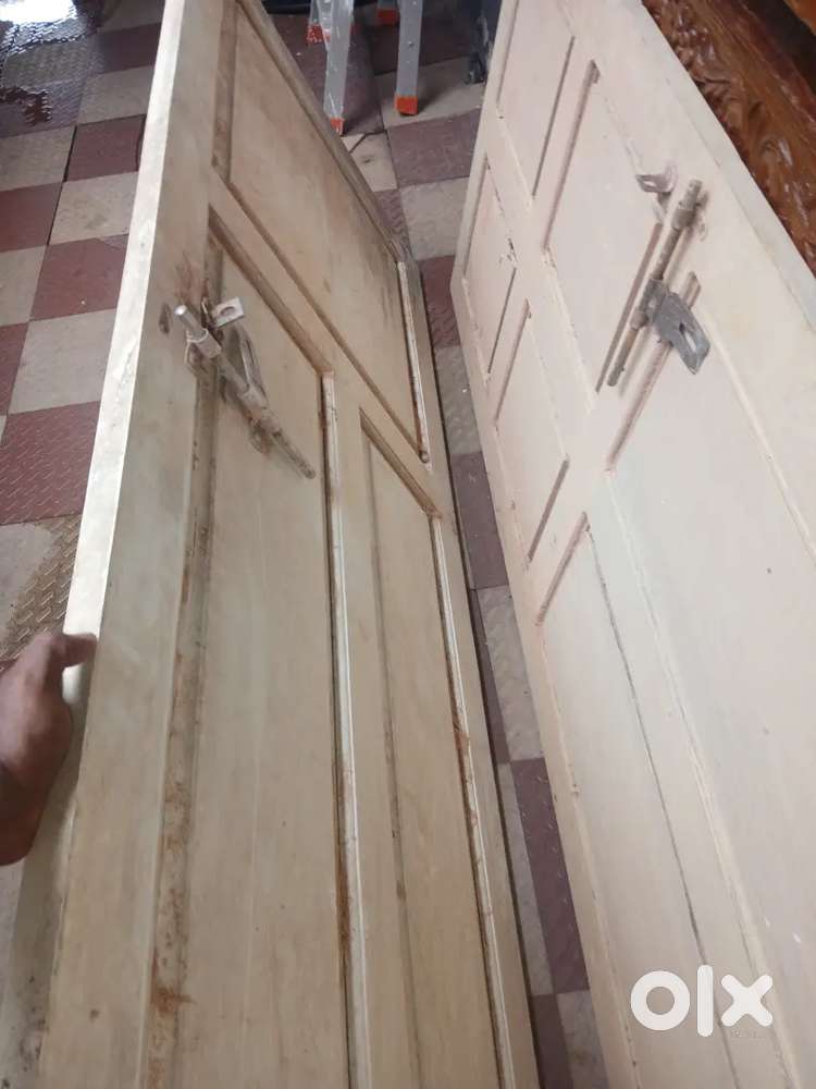 Wooden doors second 2ps(no cpmplaints)