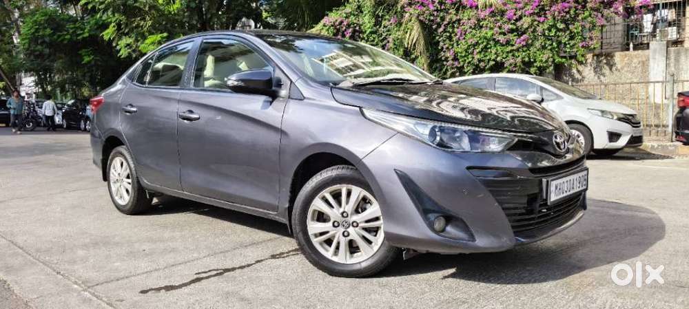 Toyota Yaris V Cvt, 2018, Petrol