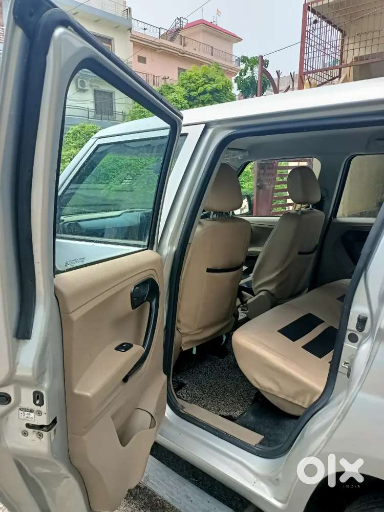Mahindra Tuv300 T4+  2017 Model