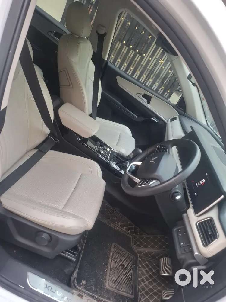 Mahindra Xuv700 Ax7 2025