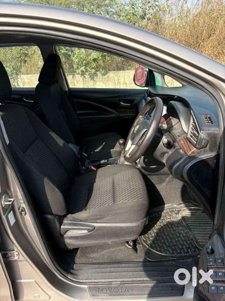 Toyota Innova Crysta 2.4 G Mt 7 Str, 2017, Diesel