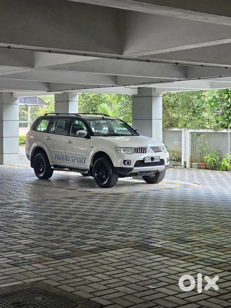 Mitsubishi Pajero Sport 2013 4*4 Manual